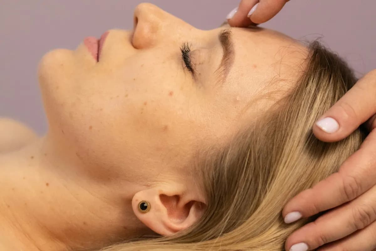 Gentle facial pressure-point treatment